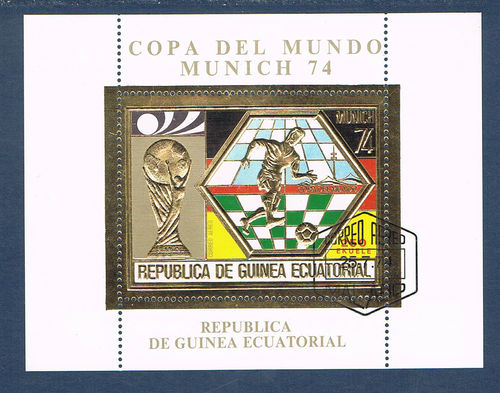 Bloc dentelé timbre gaufré OR Guinéa Coupe du monde Munich 74