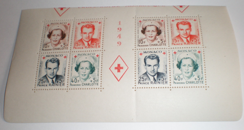 Timbre Monaco bloc feuillet N°3 A, demi feuillet  dentelé émis au profit de la Croix rouge année 1949.