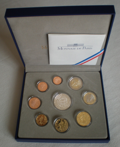 Coffret France BE 2010,  8 pièces de 1C à 2 Euro plus une 10 Euro argent Semeuse  BE.
