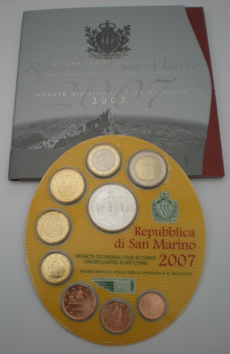 Saint Marin 2007 coffret BU comprenant 9 pièces très rare