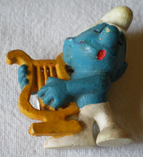Figurine le Schtroumpfs jouant de  la Mandoline