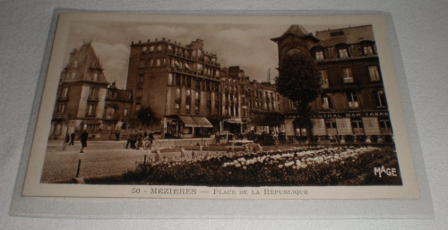 Carte  postale de Mézières, Place de la République