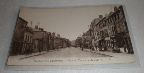 Carte postale de Mézières,  rue du faubourg de Pierre