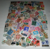 Pochette  150 timbres du monde petits  et grands formats. Lot N° 30.