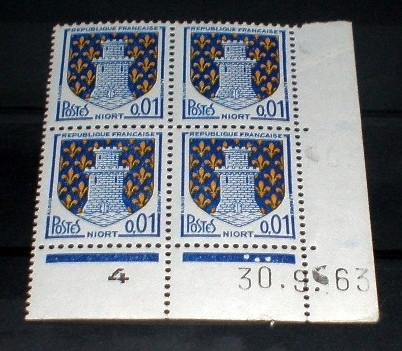 Timbres poste avec coin daté de 4 TP  France, année 1962. N°1351A du 30.9.63..Armoiries de villes.