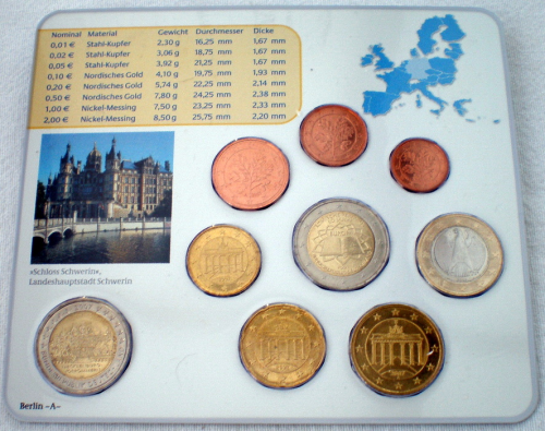 Allemagne coffret BU 2007 atelier A .Inclus les 2 Euros commémoratives  sans la 2 Euro courante.