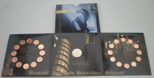Monnaies  Belgique en coffret BU 2002  comprenant 12 pièces de 1 centime  plus 12 pièces de 2 C, plus 1 médaille ayant pour thème, Parlement  Européen