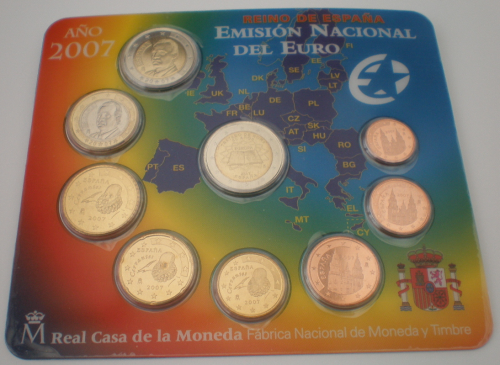 Série de 9 pièces BU sous blister, année 2007  d'Espagne, comprenant  8 pièces +  2 Euros  commémoratives.
