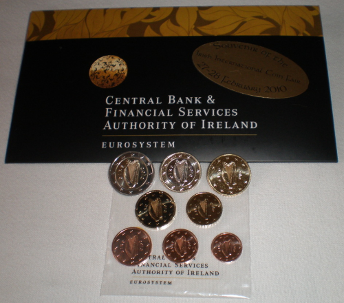 Irlande série 8 pièces de 1 centime à 2 euro au Millésime 2010,  sous sachet  souvenir officiel de la  banque d 'Irlande.  .