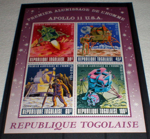 Bloc  feuillet  timbres thématiques  Cosmos, Espace, neufs, oblitérés avec trace de charnière. Lot N°113.