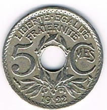 Monnaie Française 5 centimes lindauer petit module, émise en 1922. Descriptif: Au dessus et de part et d'autre d'un trou central. Offre spéciale 53,95€.