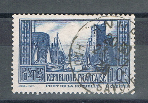 Timbre de France type. 10 f. bleu III. - pas de trait vertical au E de Poste, année 1930. Réf Yvert & Tellier N° 261 oblitéré. Descriptif: Port de la Rochelle. Lot N 3.
