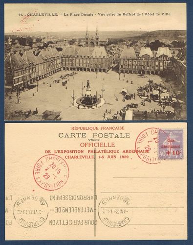 Carte postale Charleville la Place Ducale timbre de 1928