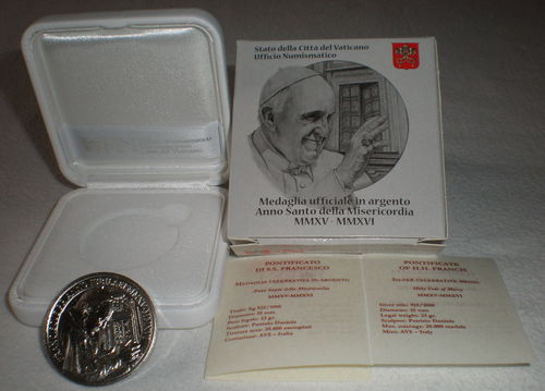 Vatican médaille argent de la Miséricorde