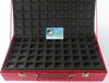 Valisette rouge vif avec poignée comprenant 8 plateaux 80 cases