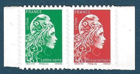 Série deux timbres issus de carnet Marianne Courageuse