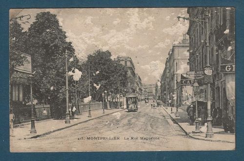 Carte postale ancienne Montpellier la rue Maguelone