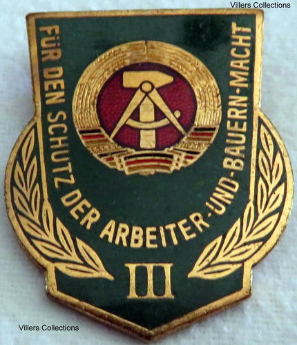 Médailles Allemagne FÜR DEN SCHUTZ DER ARBEITER UND BAUERN  III